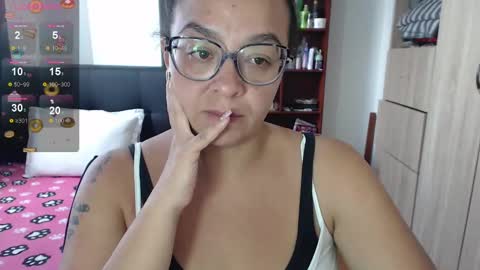 Snapshot of miia_big1boobs chatting on February 19, 9:58 pm  miia big1boobs online show from February 19, 9:58 pm