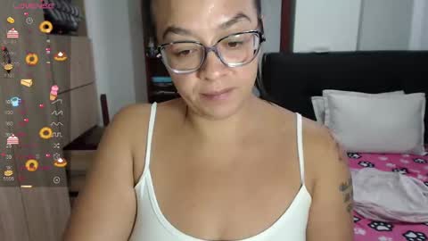 Snapshot of miia_big1boobs chatting on February 22, 9:53 pm  miia big1boobs online show from February 22, 9:53 pm