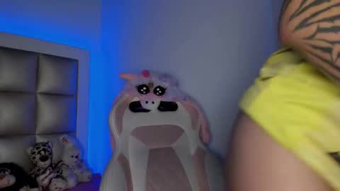 Mia online show from January 5, 8:12 pm