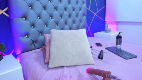 Mia online show from October 10, 6:29 am