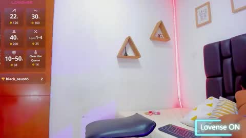 mia sofia online show from October 25, 8:15 pm