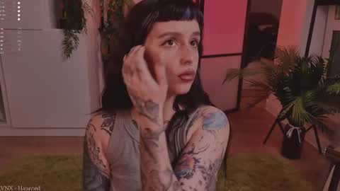 mika_moon_ online show from October 25, 4:25 pm