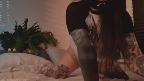 mika_moon_ online show from October 30, 5:25 pm