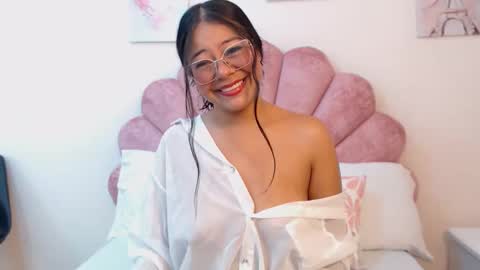 mila_adamss online show from May 31, 11:49 am