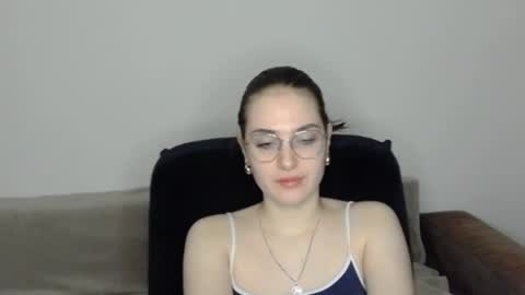 mila_keyy online show from April 7, 8:11 pm