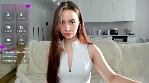 Snapshot of mila_killa chatting on October 21, 2:04 am Lilli online show from October 21, 2:04 am
