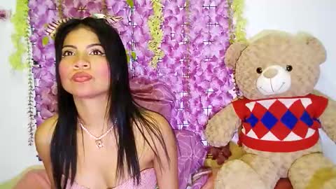 laura online show from April 11, 10:08 am