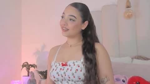 mila_stark333 online show from March 5, 7:04 am