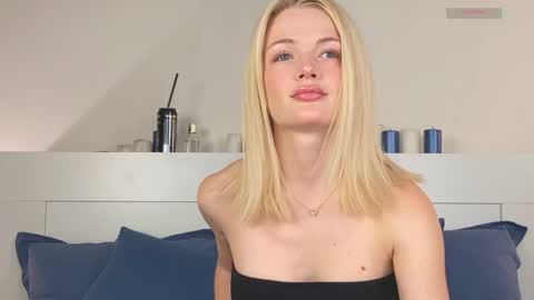 Miss Cutie online show from December 15, 4:18 am