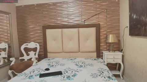 miladiosa online show from April 4, 12:04 pm