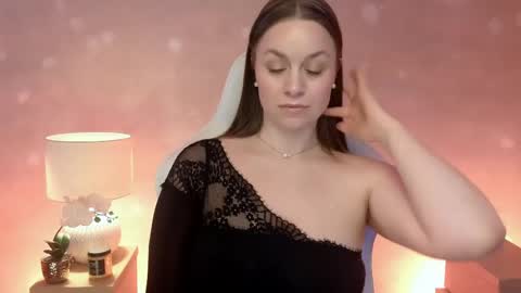 Mila Fleur online show from April 6, 2:07 pm