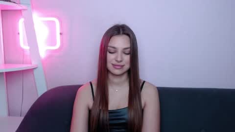 milanaangelas online show from April 3, 4:43 am