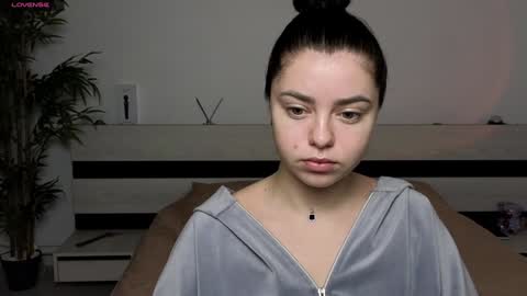 Snapshot of milania_hot_foxy chatting on January 15, 6:12 am Mila online show from January 15, 6:12 am