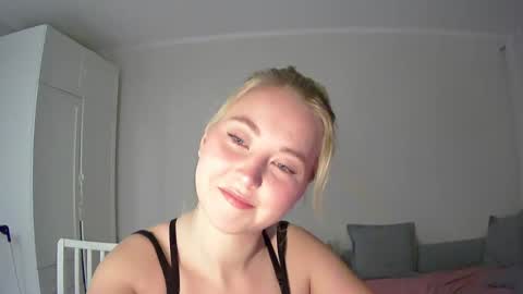 Milena new nonude shy blonde natural online show from November 4, 11:43 pm