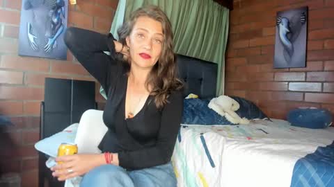 Snapshot of milf_darling chatting on February 8, 12:28 am Victoria  online show from February 8, 12:28 am