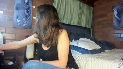 Snapshot of milf_darling chatting on January 24, 10:19 pm Victoria  online show from January 24, 10:19 pm