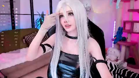 milky cute online show from August 7, 6:15 pm