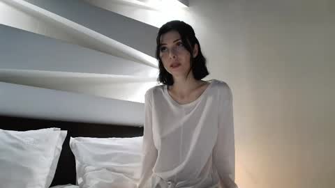 milla bella online show from April 9, 8:03 pm