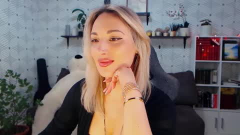 MillaXQueen online show from March 26, 3:47 pm