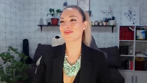 MillaXQueen online show from May 15, 5:16 pm