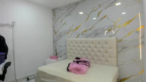 miller_silvana online show from June 5, 11:38 am