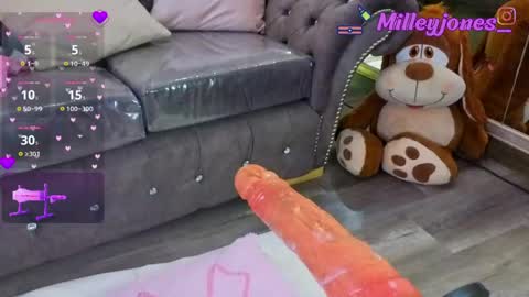 milleyjones_ online show from June 3, 2:33 pm