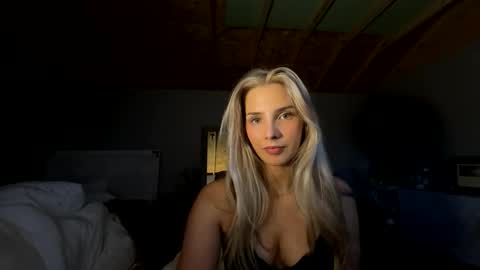 millielovespretzels online show from March 31, 12:43 am