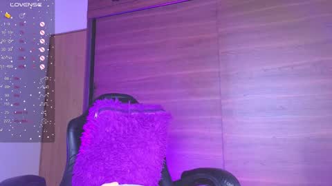 Snapshot of milly_01 chatting on October 4, 3:45 am Milly online show from October 4, 3:45 am