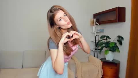 Snapshot of mingrummell chatting on October 28, 7:14 am Mia online show from October 28, 7:14 am