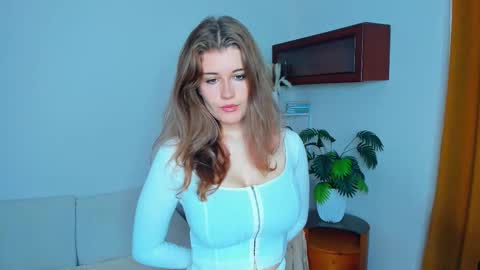 Snapshot of mingrummell chatting on October 29, 7:23 am Mia online show from October 29, 7:23 am