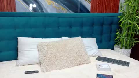 mira_cherry online show from December 17, 1:37 pm