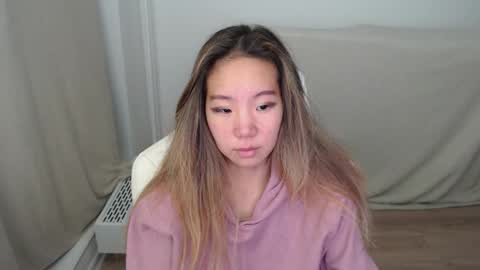 mira_g online show from December 1, 3:15 pm