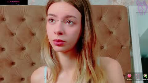 Snapshot of mira_lynxx chatting on October 21, 4:27 am mira_lynxx online show from October 21, 4:27 am