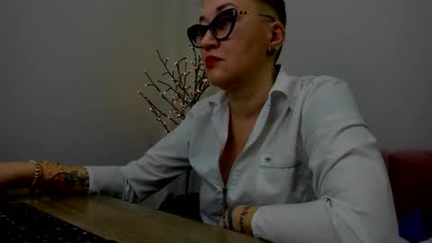 mirandagill online show from February 25, 8:36 am