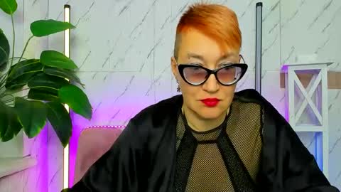 mirandagill online show from December 4, 9:18 am