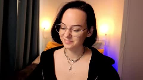 MiraSkyy online show from October 6, 2:34 pm