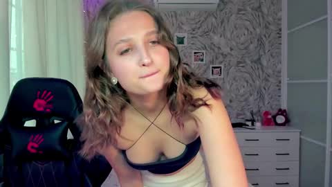 Snapshot of mishel_a_mur chatting on October 22, 1:43 am mishel_a_mur online show from October 22, 1:43 am