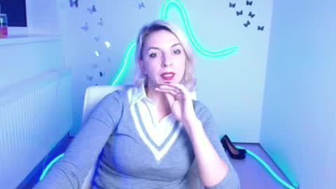 Mishelle online show from December 4, 9:15 pm