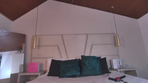 miss__ary_ online show from May 11, 4:04 pm