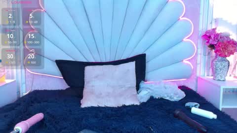 miss__smith_ online show from December 19, 5:16 pm