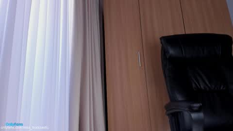 Snapshot of miss_boobtastic chatting on October 23, 12:11 pm Ivy online show from October 23, 12:11 pm