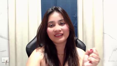 miss_innocent18 online show from April 12, 6:22 pm