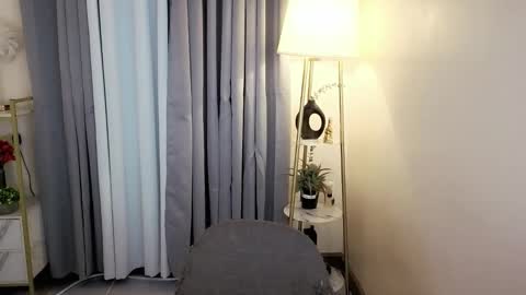 miss_kyrstyn online show from May 25, 5:45 pm
