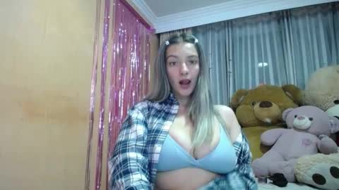 lilieth  online show from February 15, 2:14 am