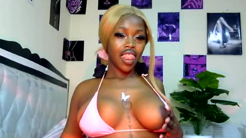 miss_sexyyy online show from July 22, 12:11 am