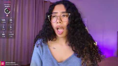 Amy Olivera online show from November 20, 1:23 pm