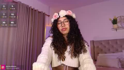 Amy Olivera online show from October 24, 1:29 pm