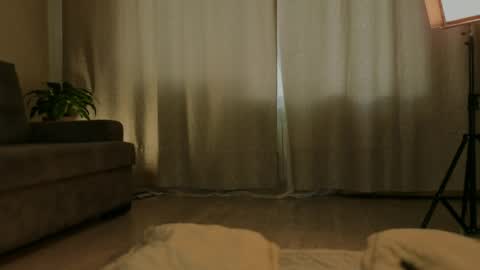 miss_ur_kiss online show from May 3, 4:05 am