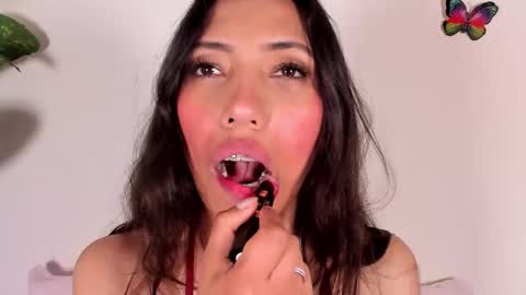 Miss Veronica online show from March 3, 1:50 pm