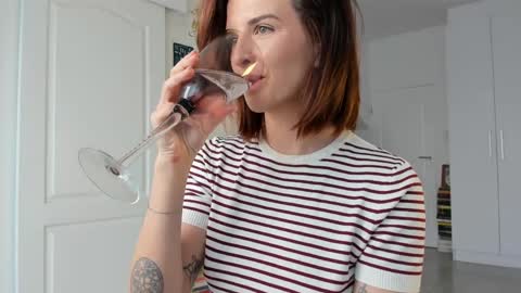 Alexandra Thorn online show from February 23, 9:42 am